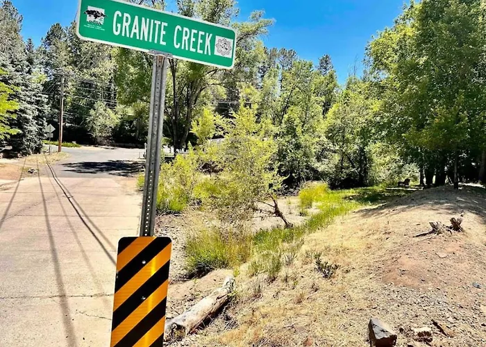 Creek Side 1 Mile From Downtown And Hiking