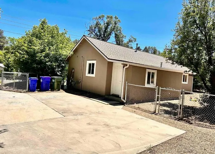 Holiday home Creek Side 1 Mile From Downtown And Hiking *