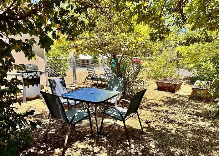Creek Side 1 Mile From Downtown And Hiking Holiday home *